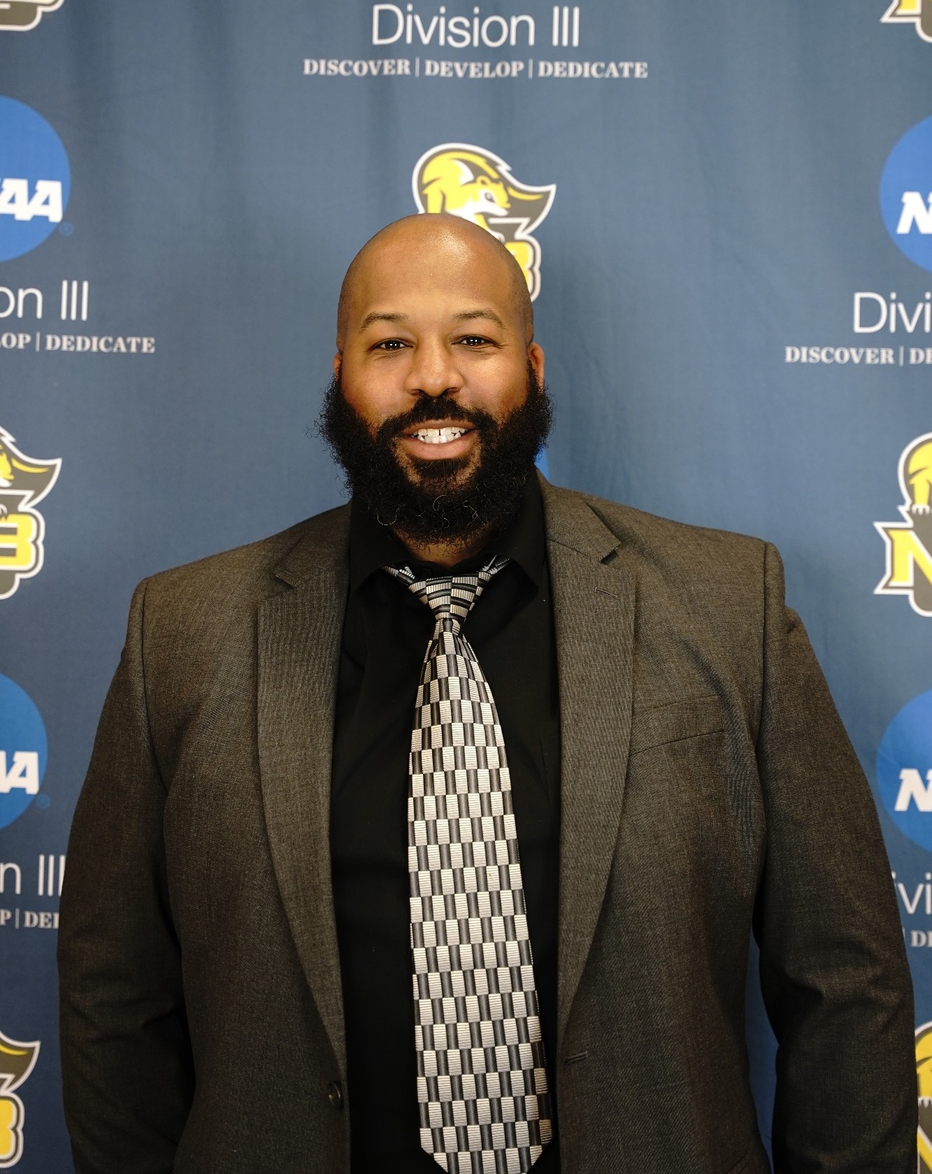 Head Coach DeEarnest McLamore