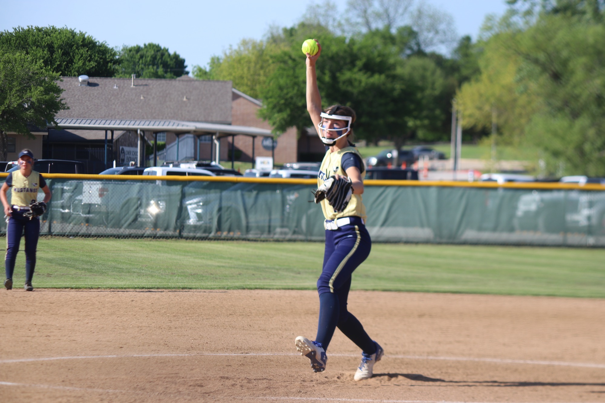 Elizabeth Thompson pitches 