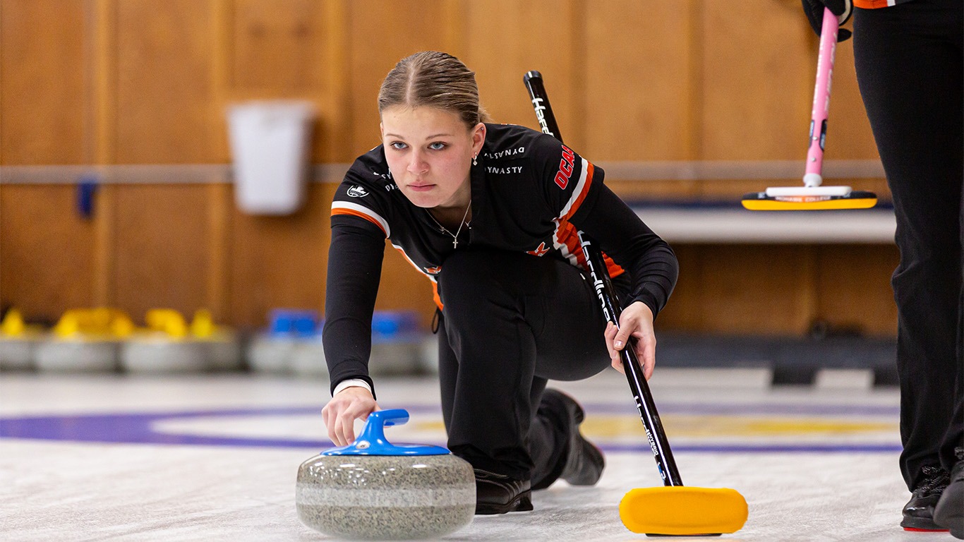 Photo of Natalie Scholtens from the UofT Invitational 