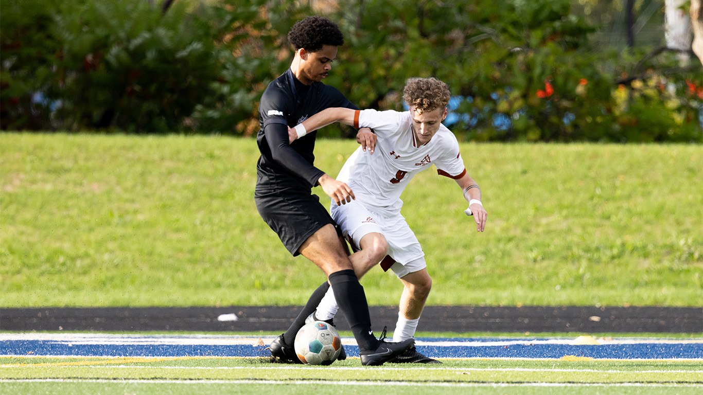 Michael Ciarmoli battling for the ball 