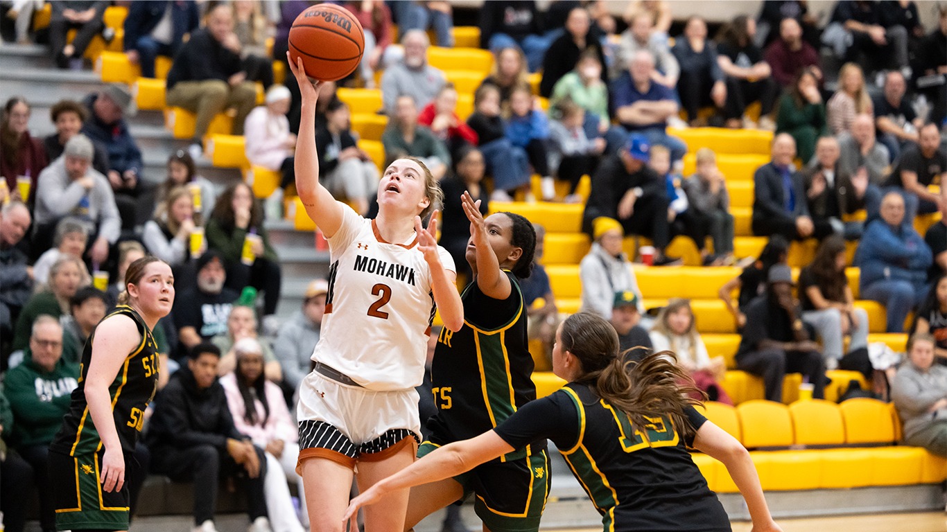 Joanna Smith goes up for a layup