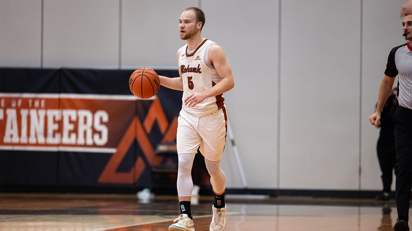 Scott Jenkins bringing the ball up