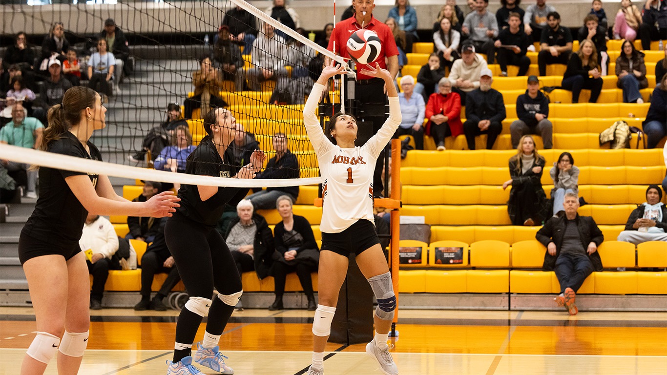 Kyrah Cameron setting the ball