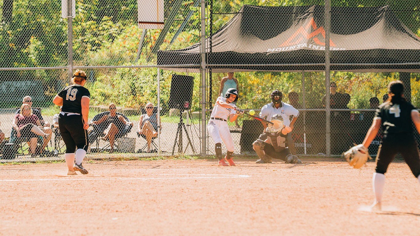 Mountaineers on offense versus Condors