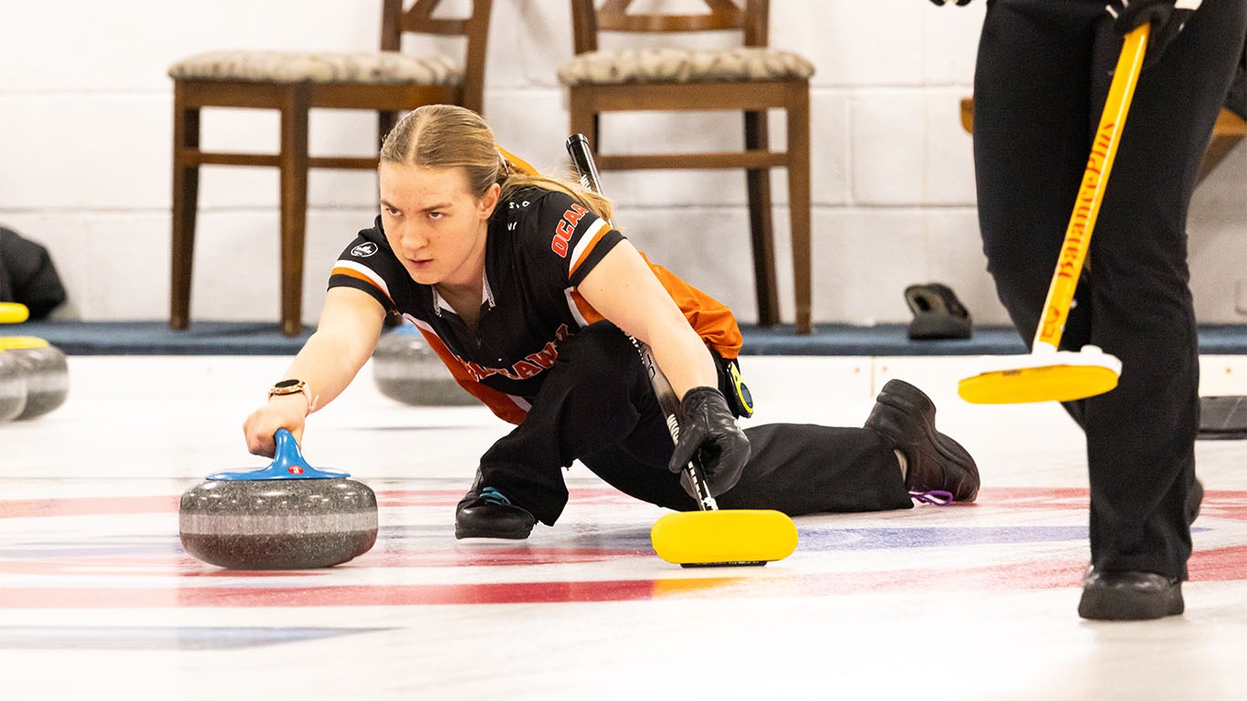 Curling throwing rock