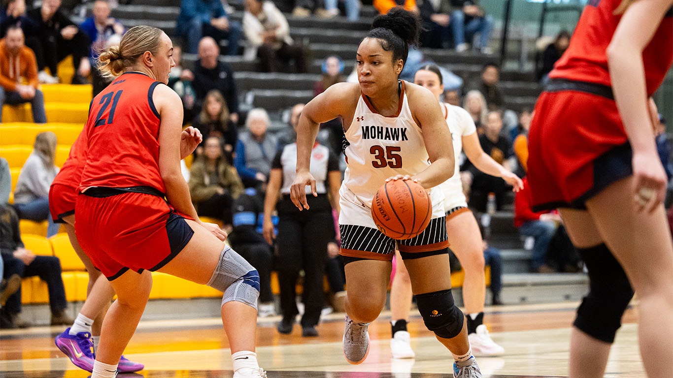 Kendra Oliver contributes to Mohawk's 9-0 start