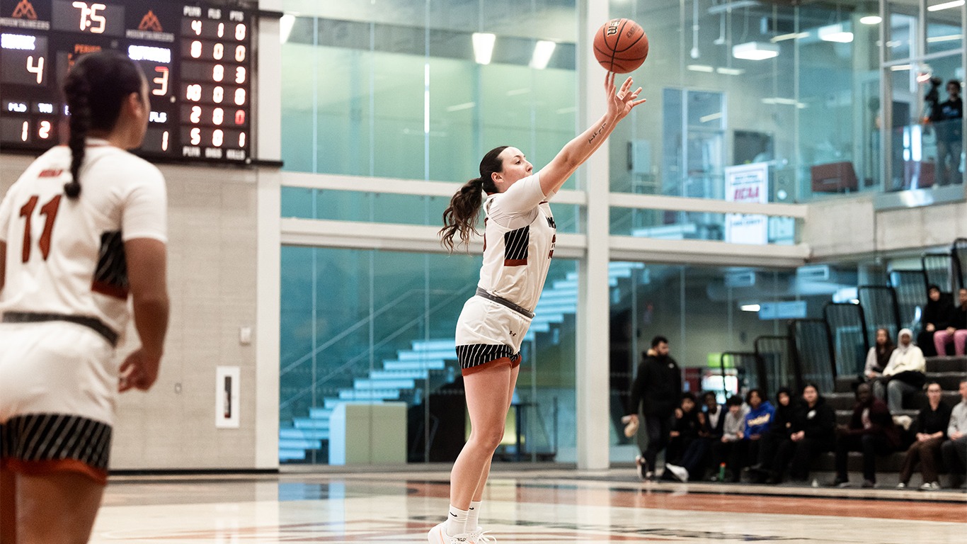 Maddie Anderson shooting a three