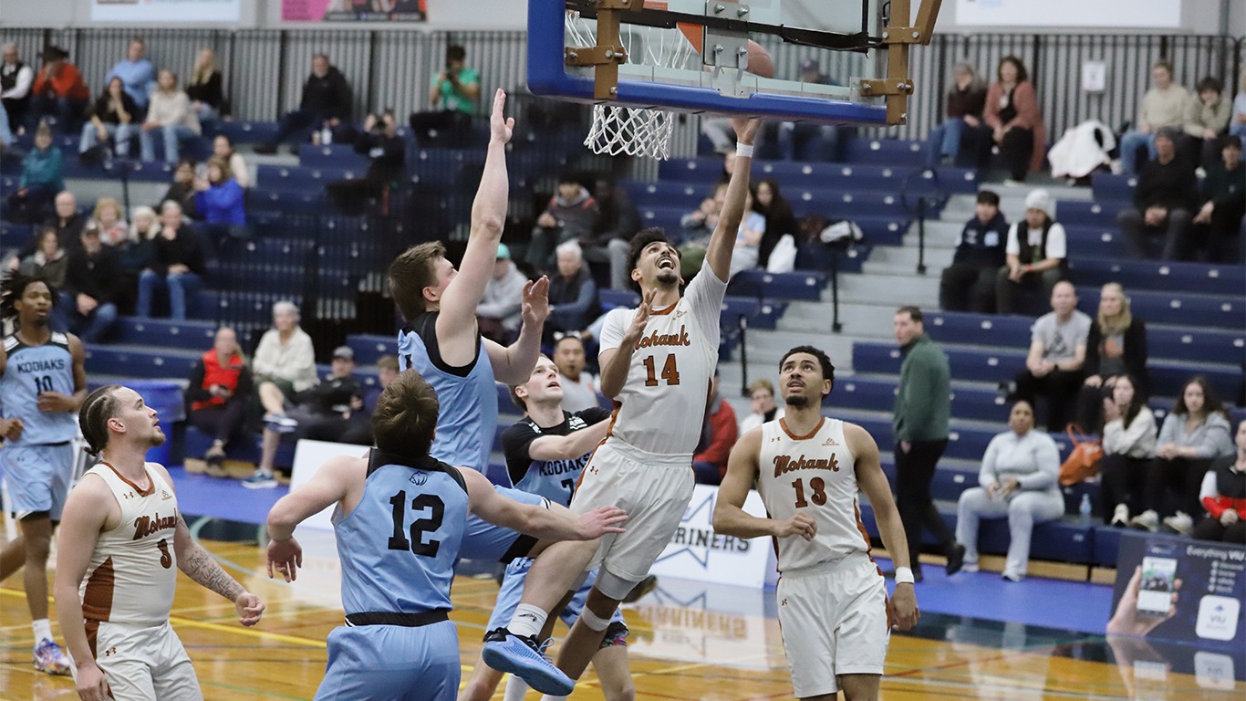 Kazim Raza attacking the rim