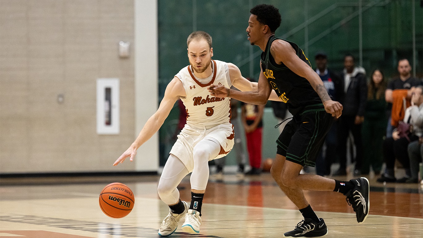 Scott Jenkins bringing the ball up versus St. Clair defence