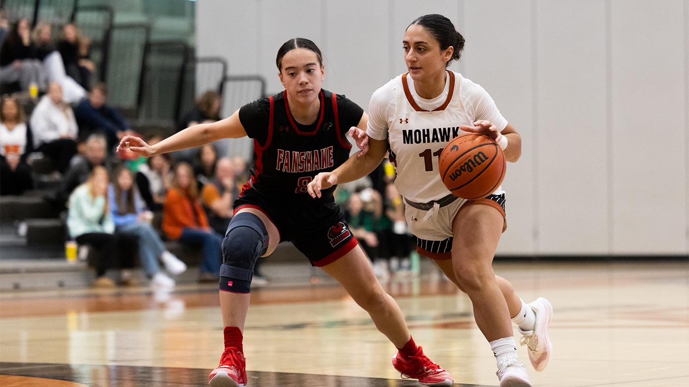 Vanessa Soffee attacking Fanshawe defence