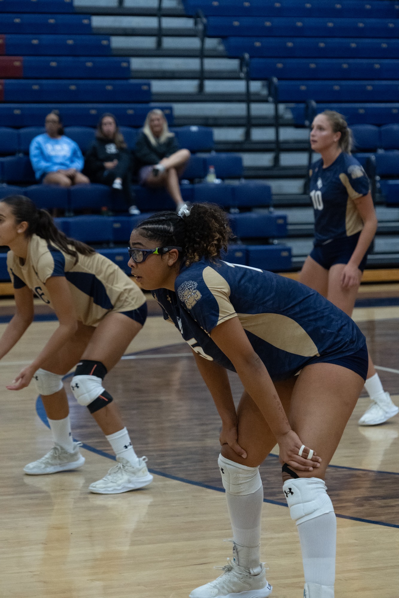 Jayleen Santaigo awaits a St. Thomas serve. 