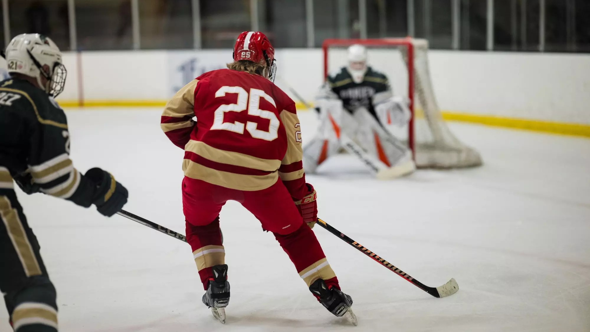 Cooper smith drives to the net