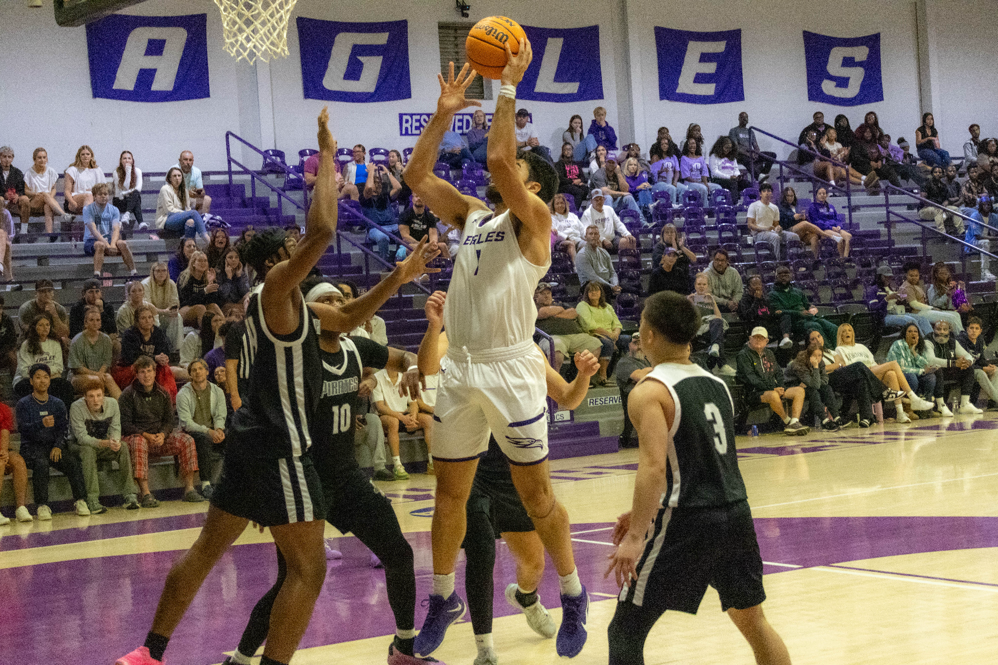 Adam Lopez scored 15 points against Concordia.