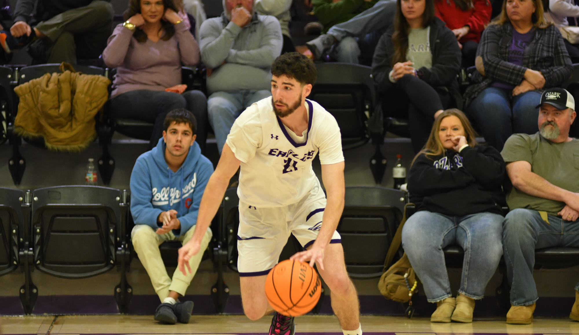 Jagger Worley dribbles past a defender.