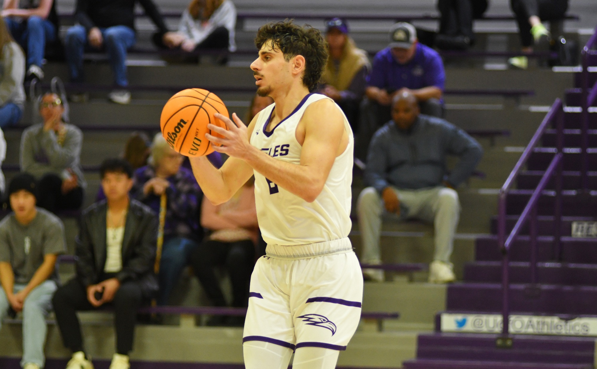 Eyal Shamri scored 28 points against Hendrix.