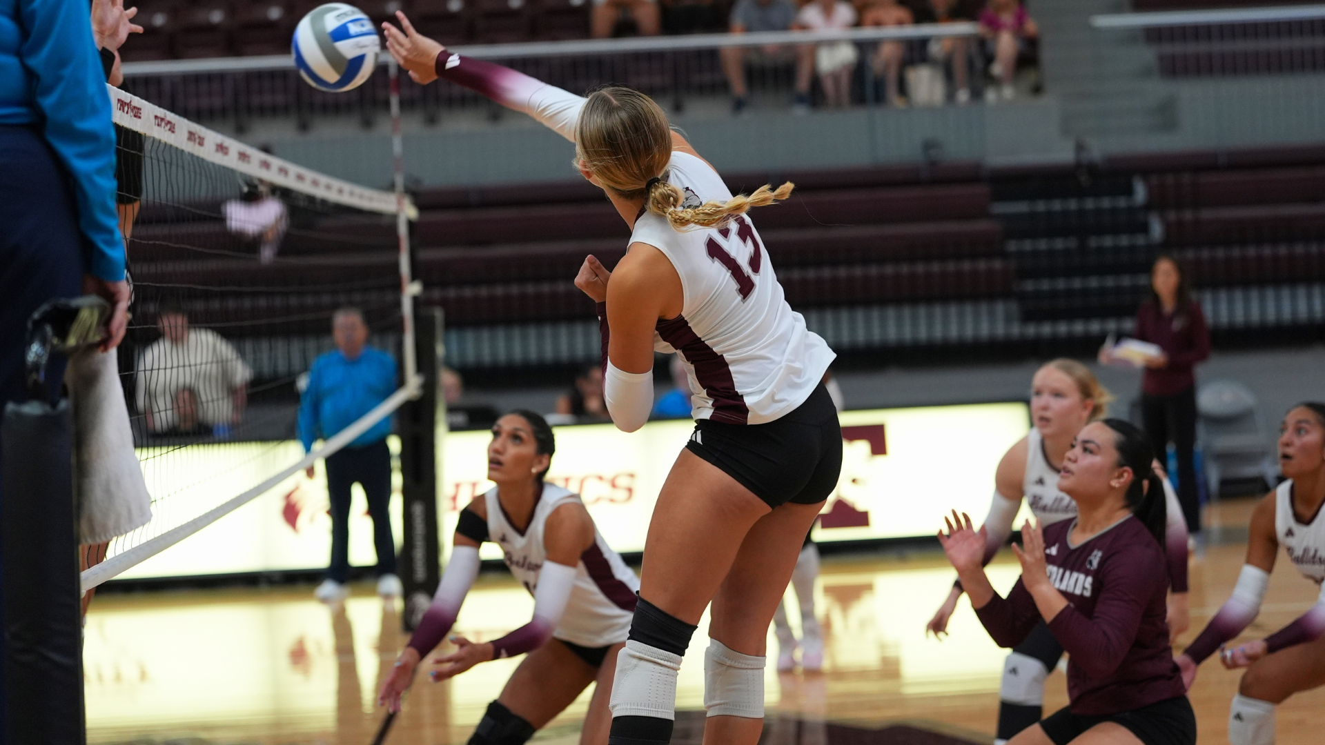 Women's Volleyball - Pacific Lutheran University