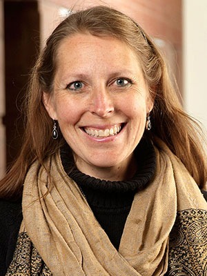 Trish Siplon Headshot