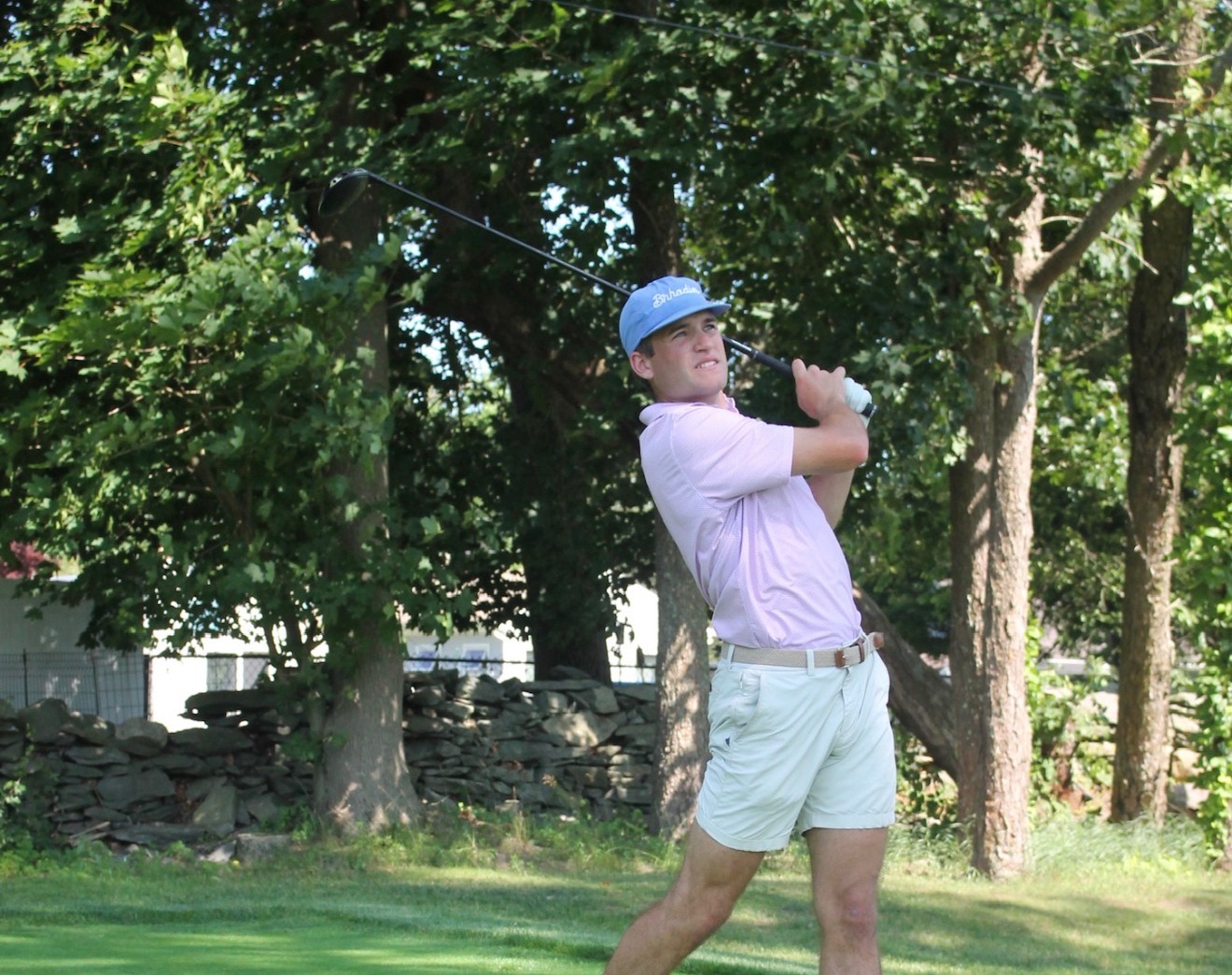 Jack McMullen ’26 moves between the basketball court and the fairway, earning a No. 22 national club golf ranking