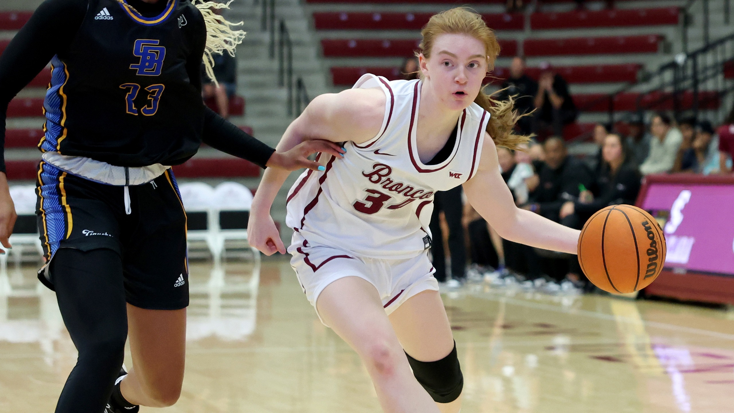 Women's Basketball Beats Washington to Go Unbeaten in Vegas Holiday 