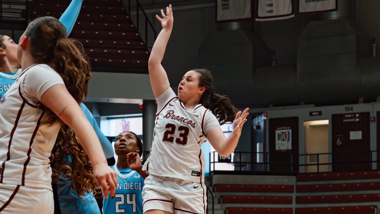 G9SlFYbWQAAdl5R ashley hawkins