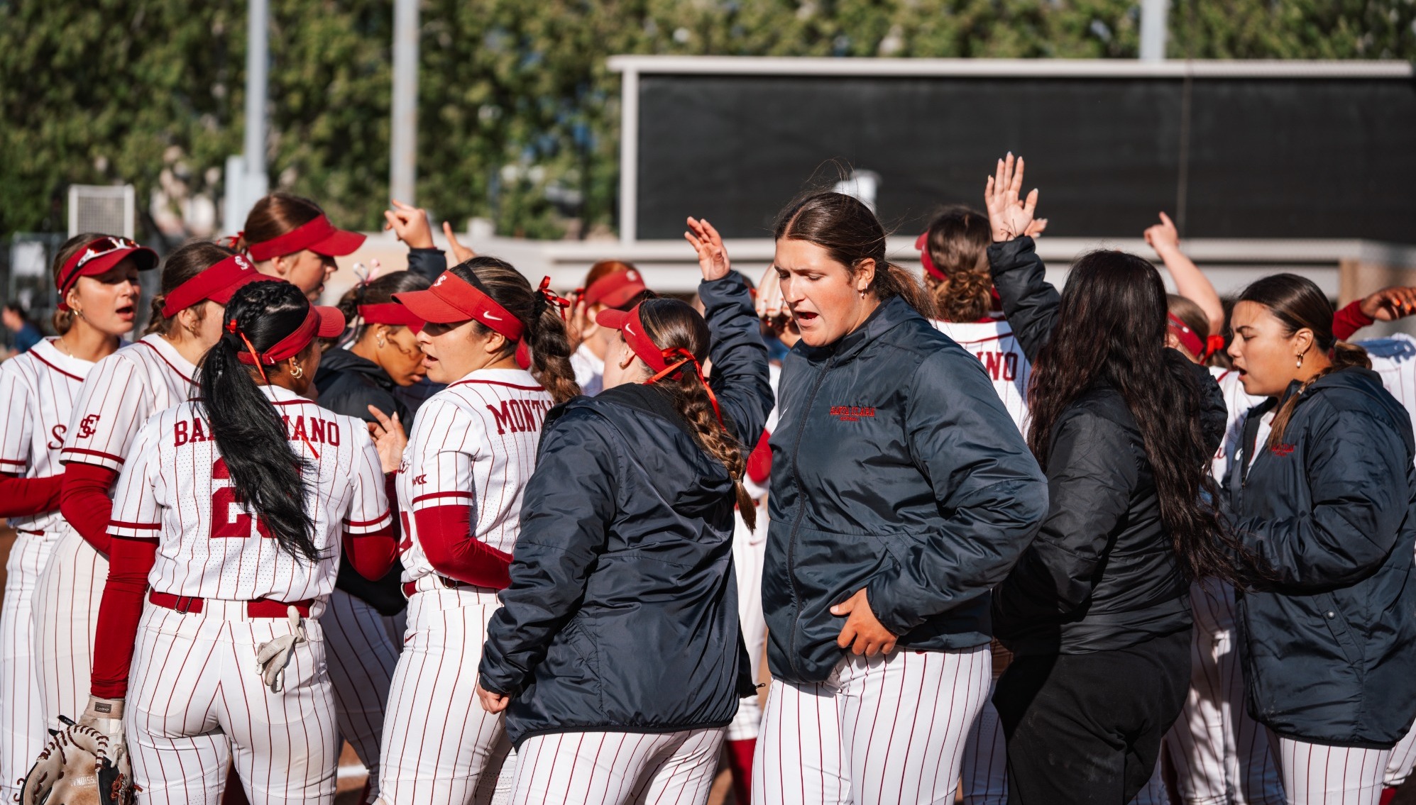 260410 SB vs San Diego_Huddle DSC04540