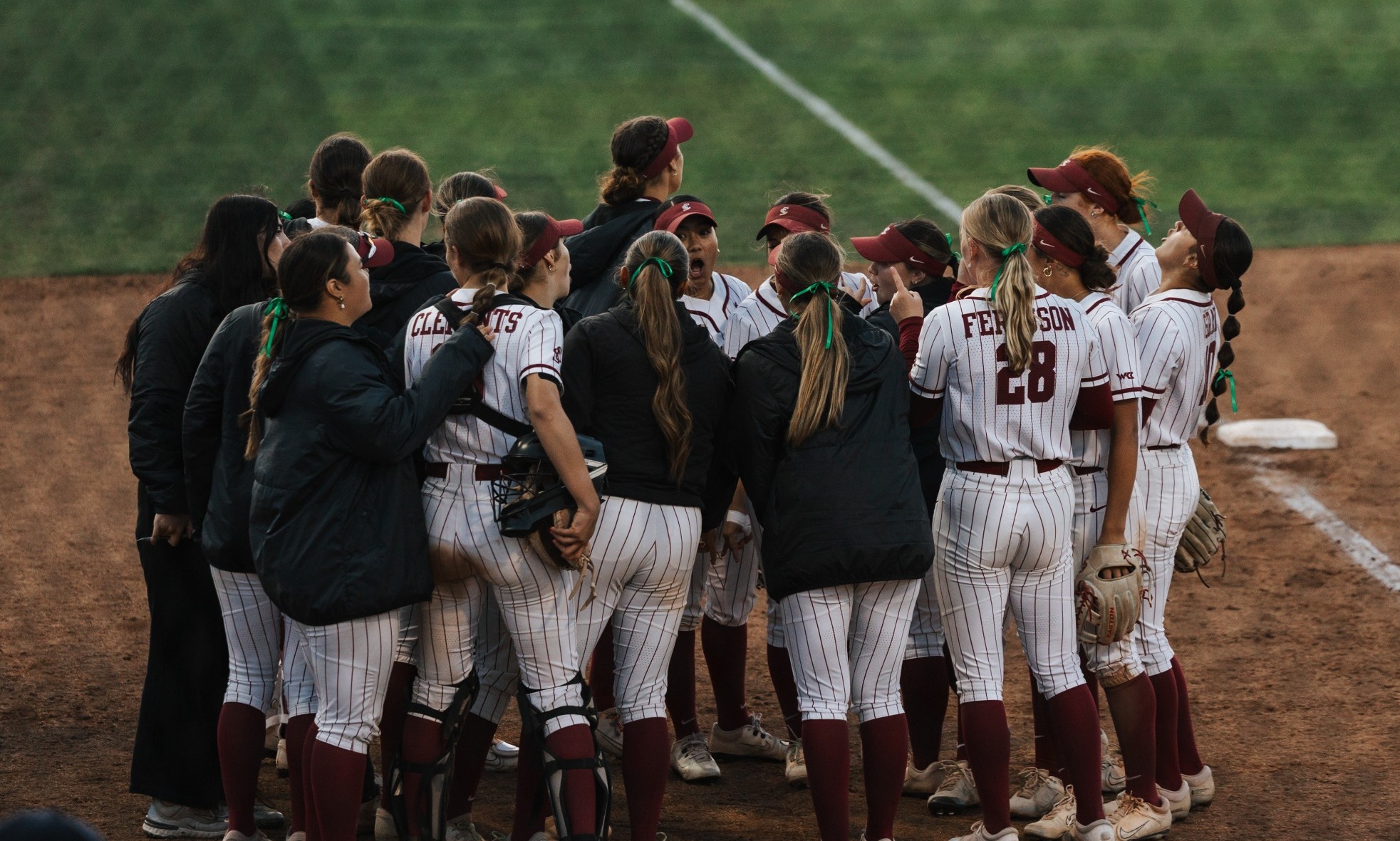 260422 SB vs Stanford_Huddle_CW- 04222026- 064A4475-5