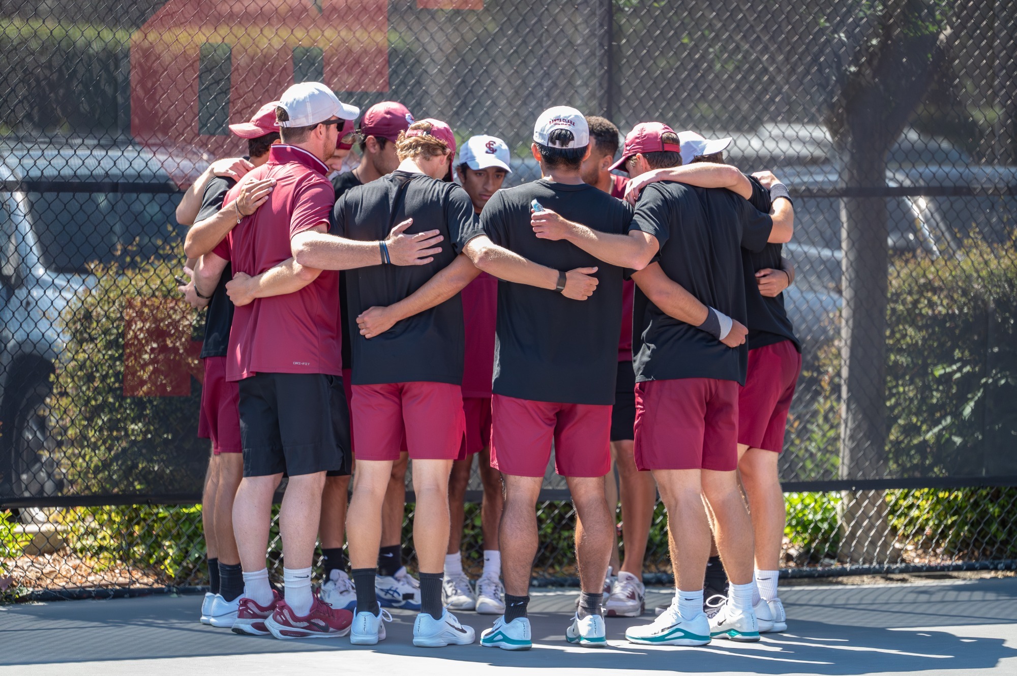 260413 MTEN vs LMU_Huddle_DSC_4147