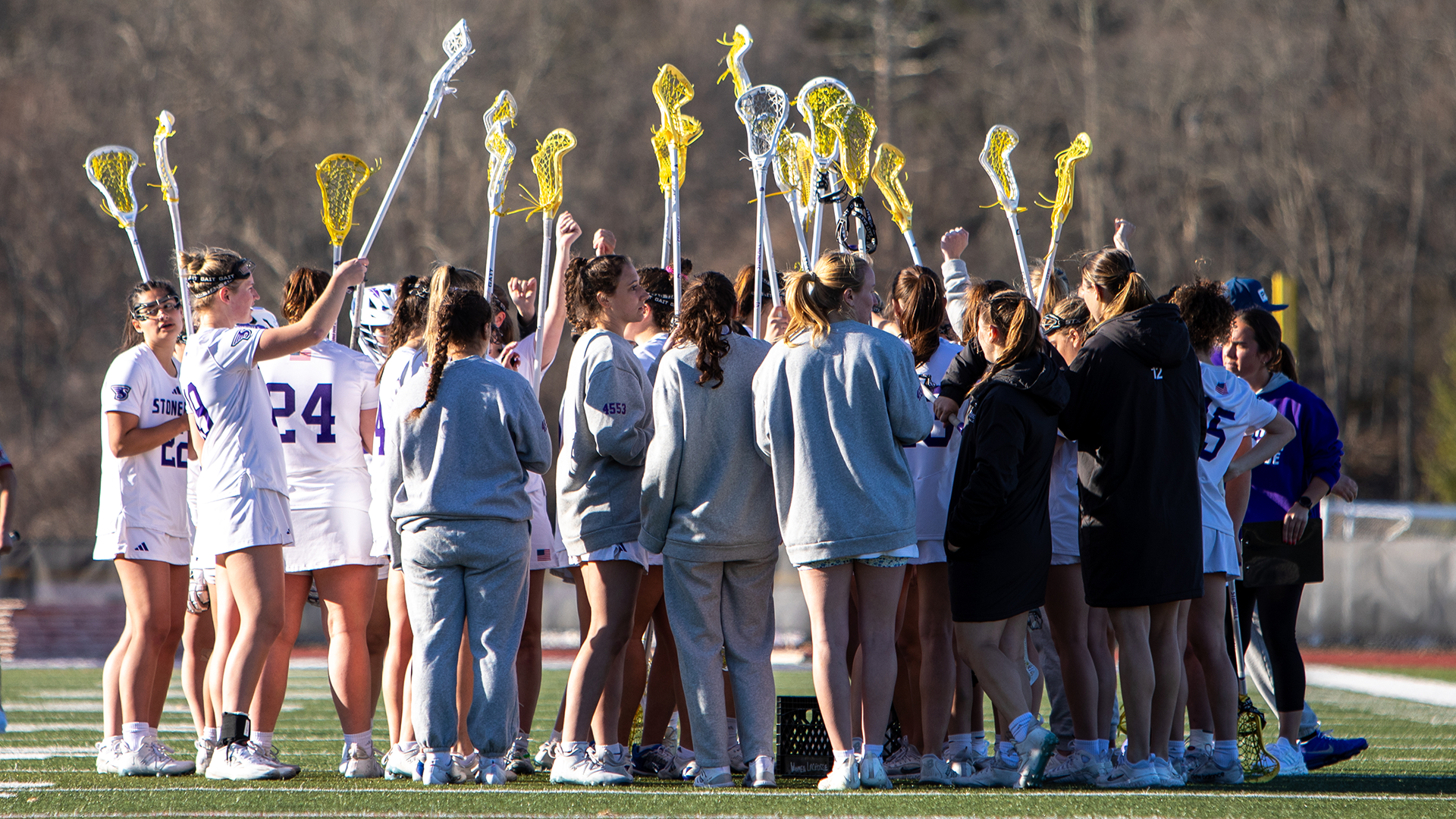 WLAX_25_Huddle