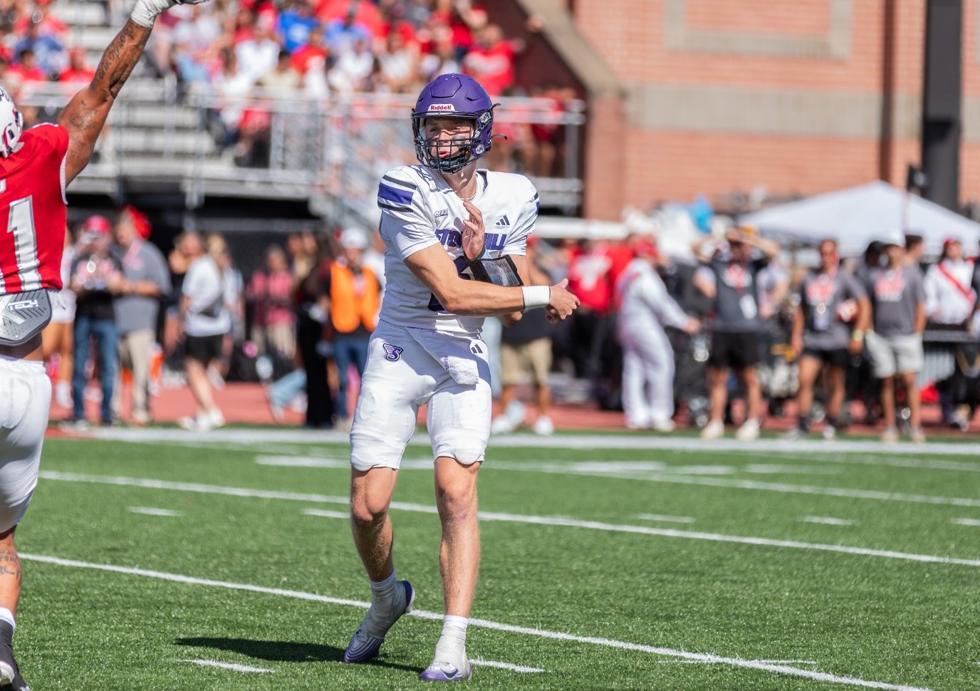 Football Set to Kick Off 2025 Campaign Saturday at Sacred Heart ...