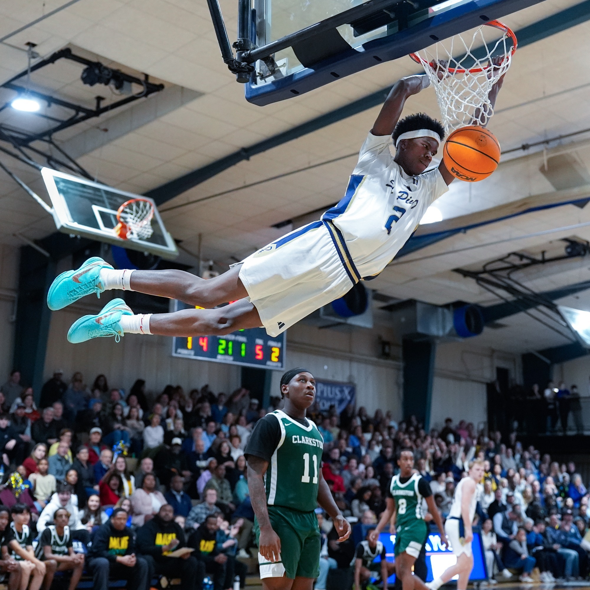 Harris_Reynolds_Sideways_Dunk