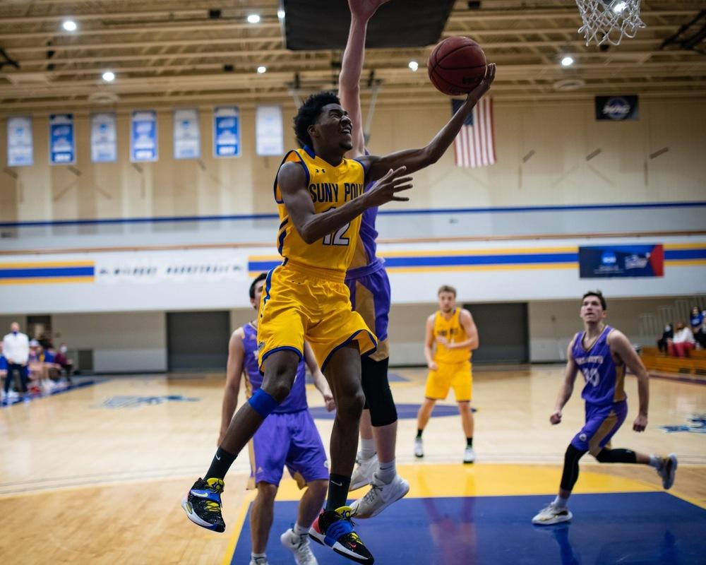 MBB Wildcats Defeat Saint Joseph's (Me.) to Win Sig Mafoski Tournament