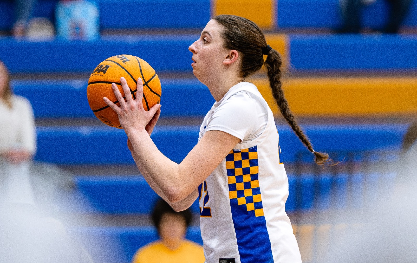 WBB takes free throw shot 