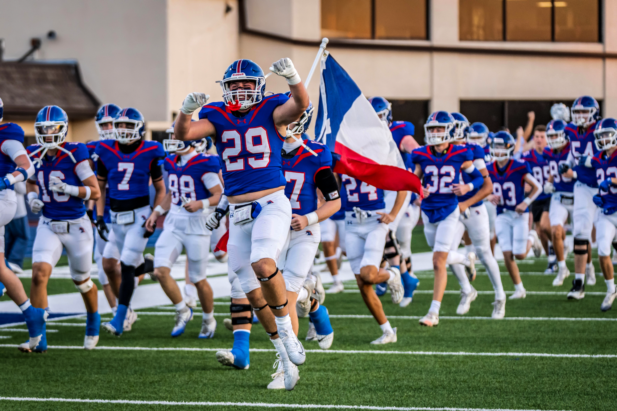 Walker Zolfo running out of tunnel pre-game 10.3.2025