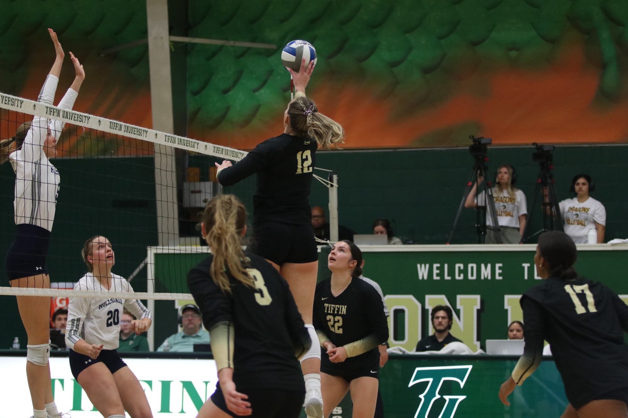 Katelyn Owens ends match with kill 