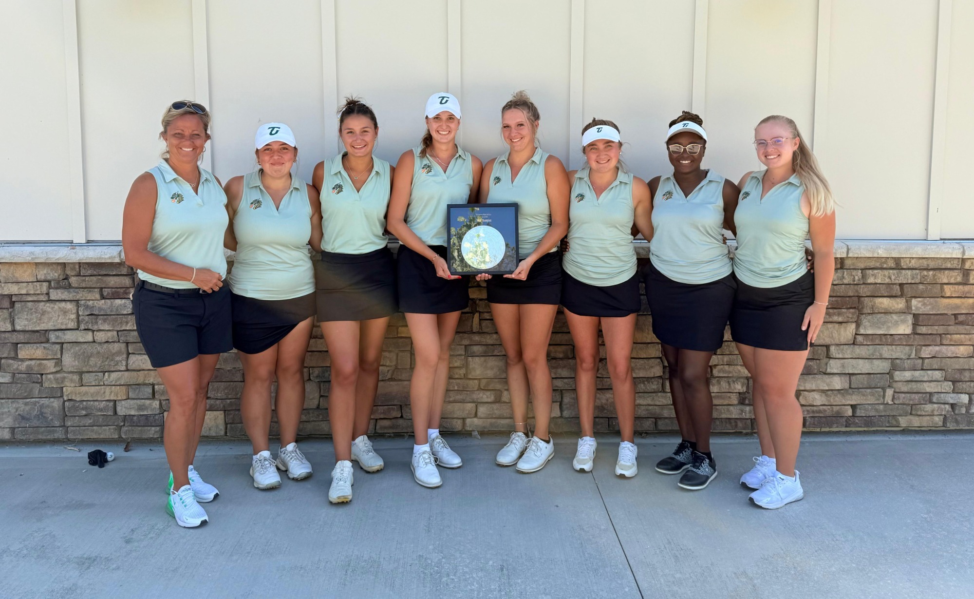wgolf team champions at ODU