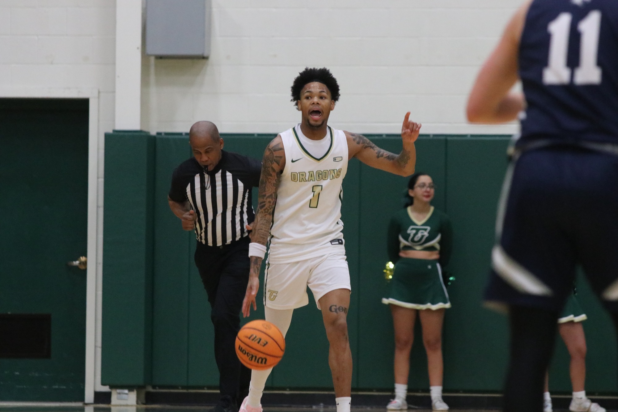 Davis leads Dragons at Hillsdale