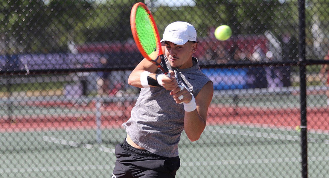 Tiffin fell to Grand Valley State 4-0.