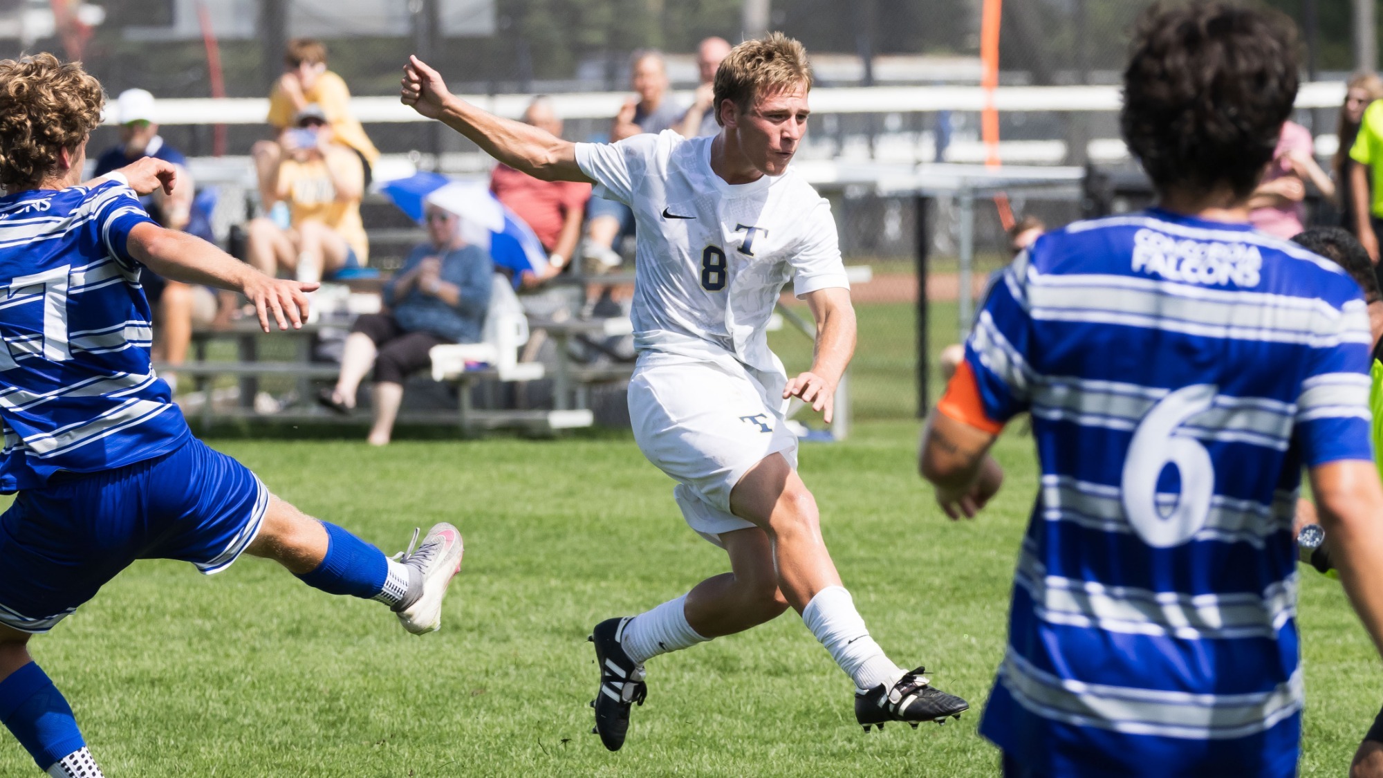 Sipes weaves through defense