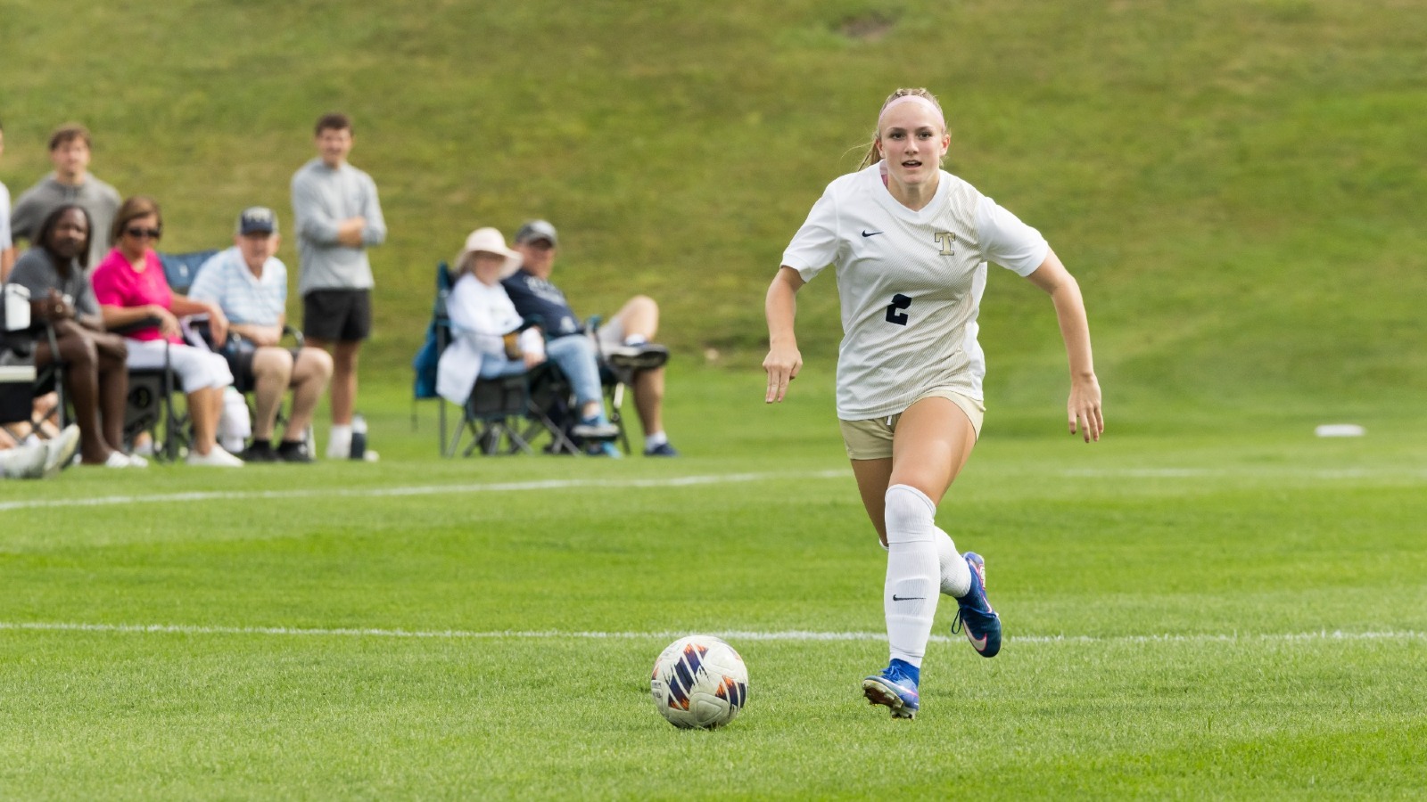 Kamryn Bowman dribbles the ball up the field
