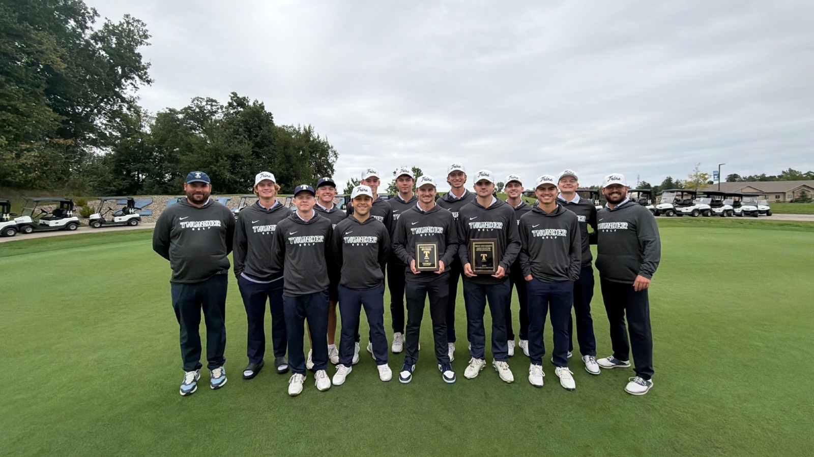 Men's Golf poses with the trophy at the Ken Venturi Invitational