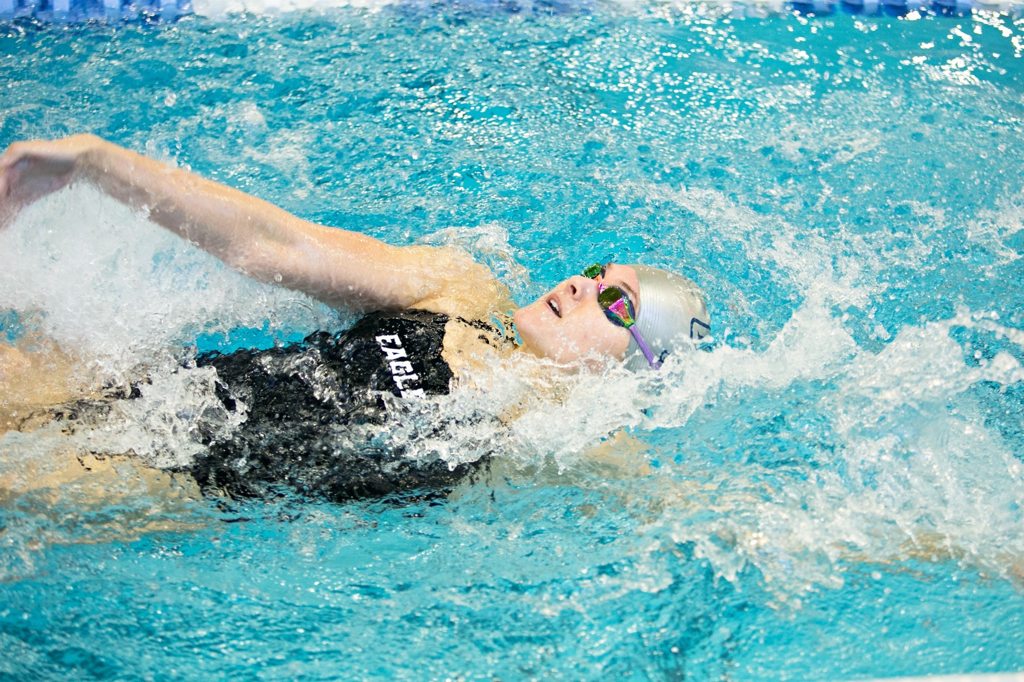 A UMW swimmer swims the backstroke