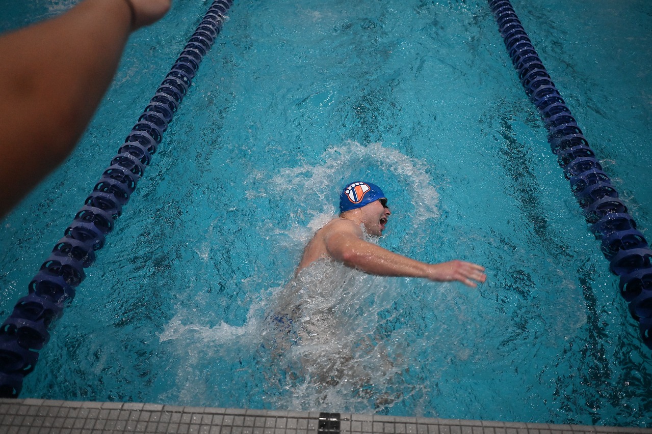 Men's Swimming and Diving Open with a Win Against Springfield United