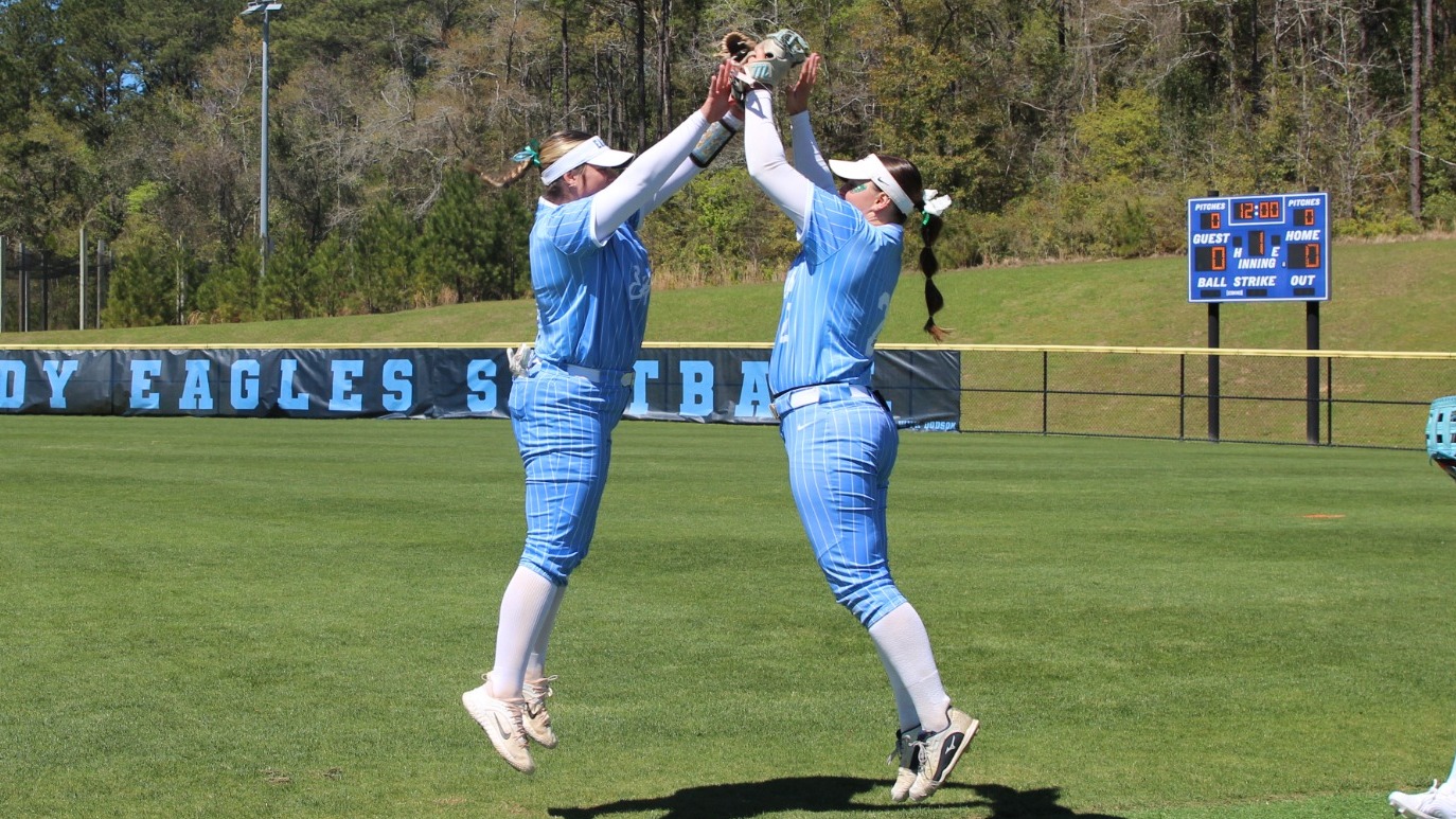 USSU Softball players high-fiving
