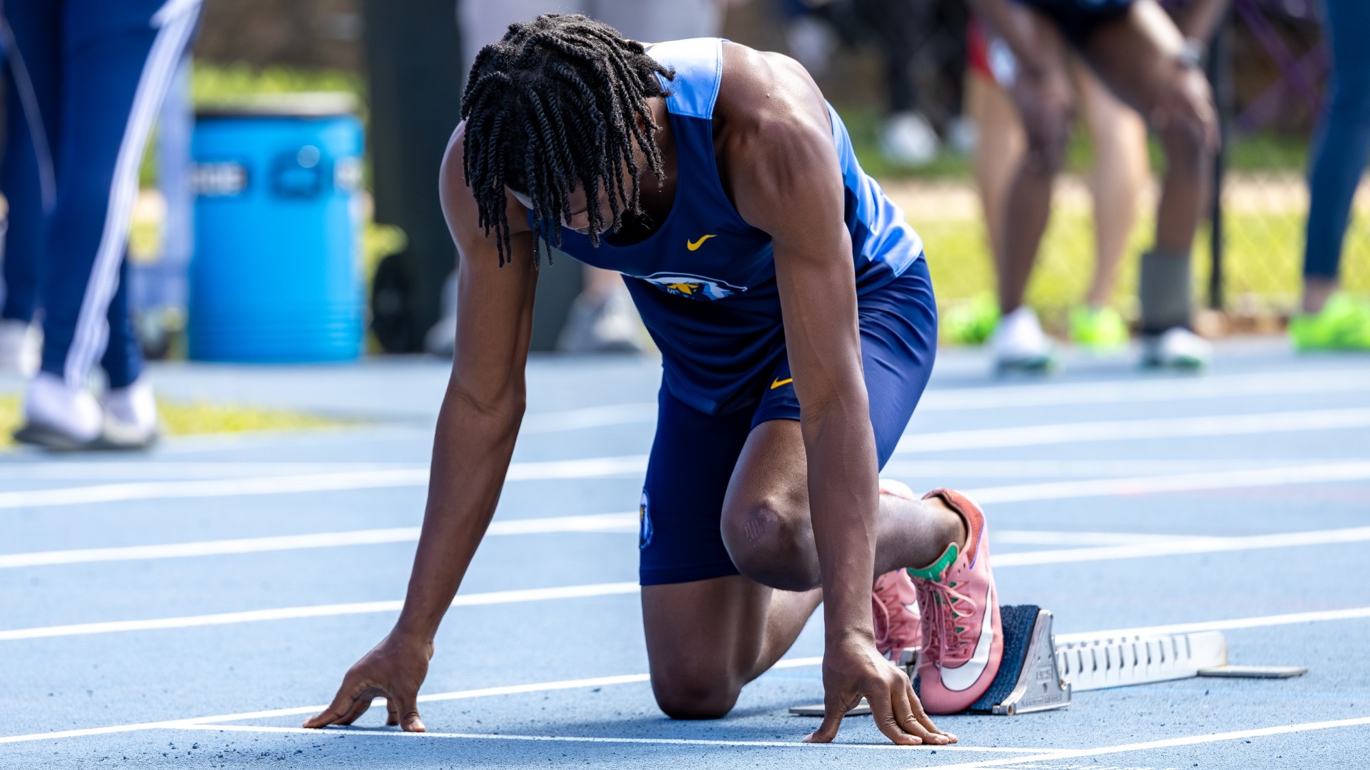 USSU Track Athlete preparing to run sprints
