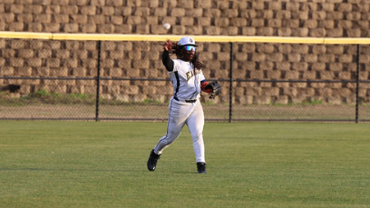 Napoleon Colston throwing a baseball