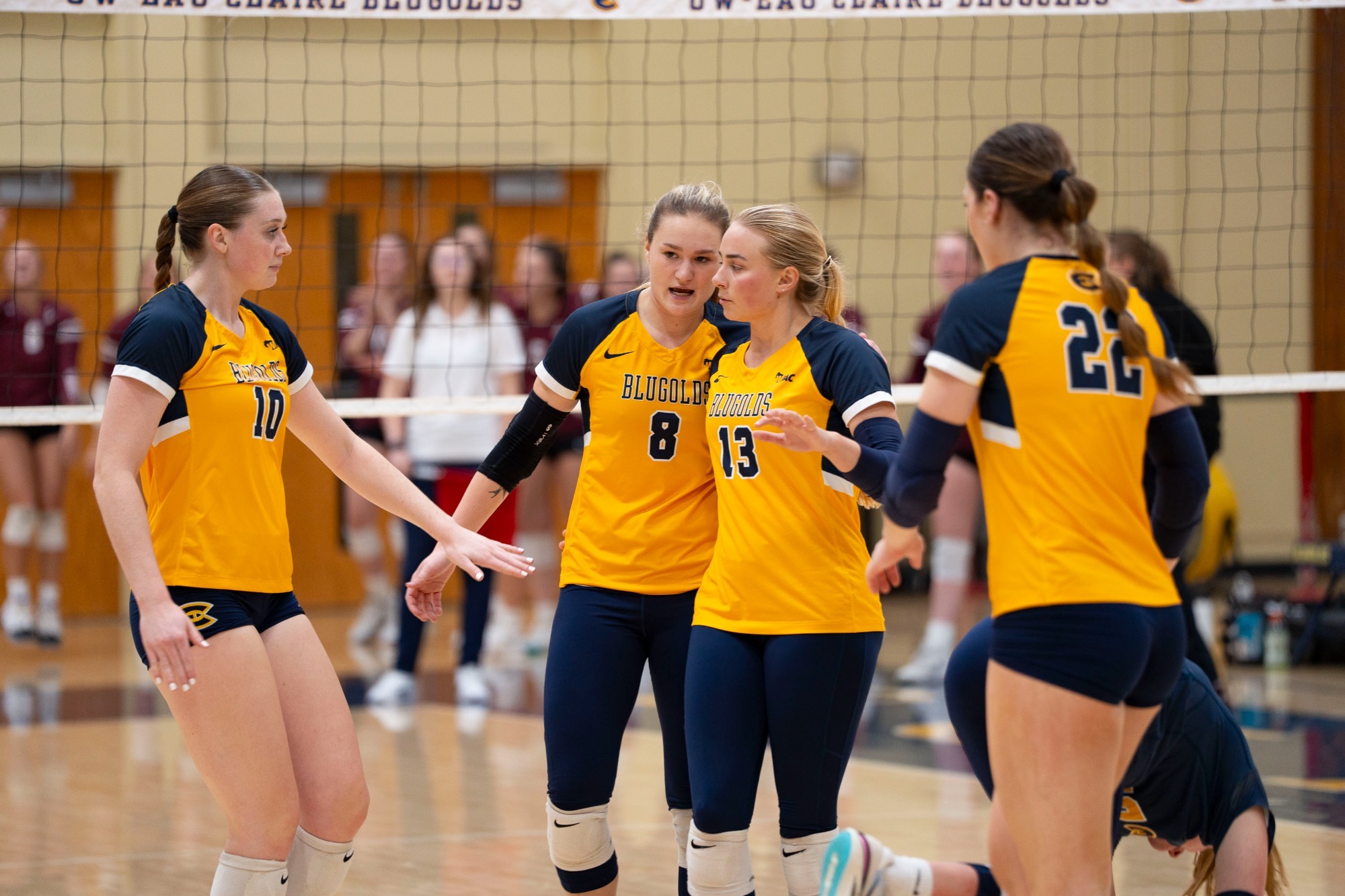 Blugolds sweep Luther in regular season finale University of