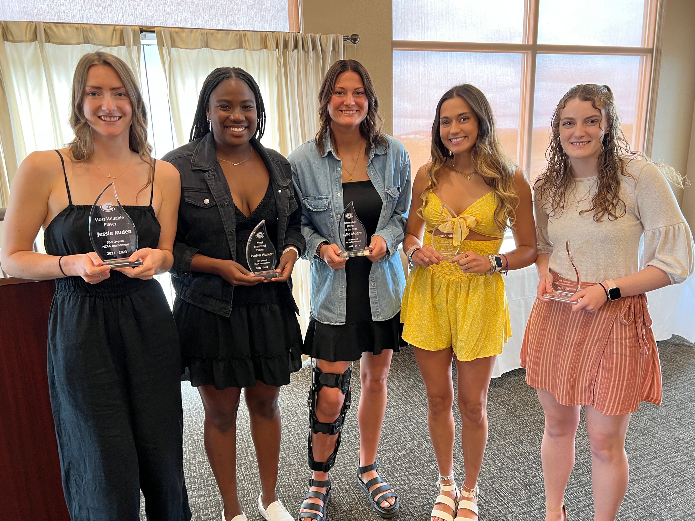 Women's basketball announces team awards University of Wisconsin, Eau