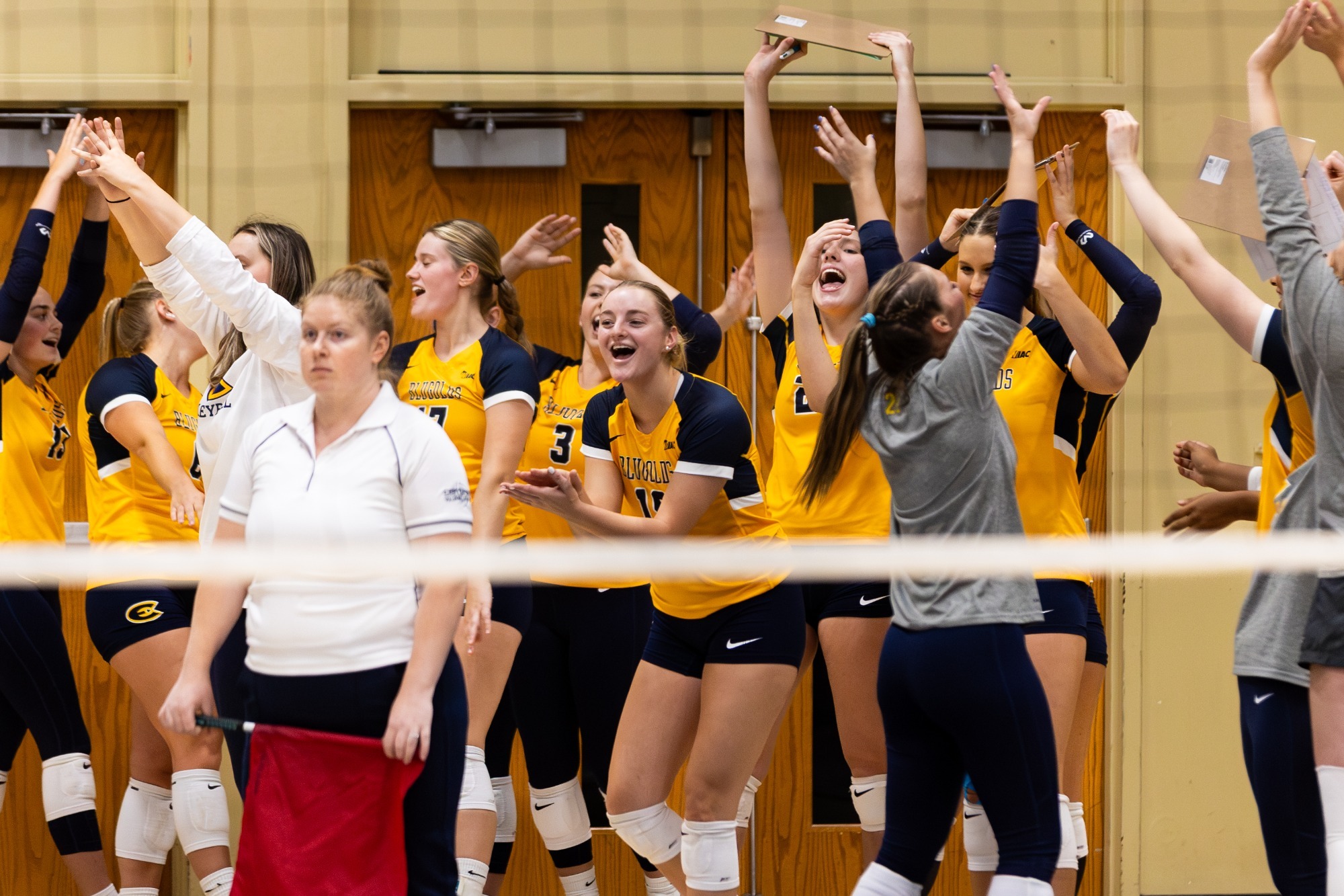 Volleyball kicks off Sandy Schumacher Tournament with a sweep of the