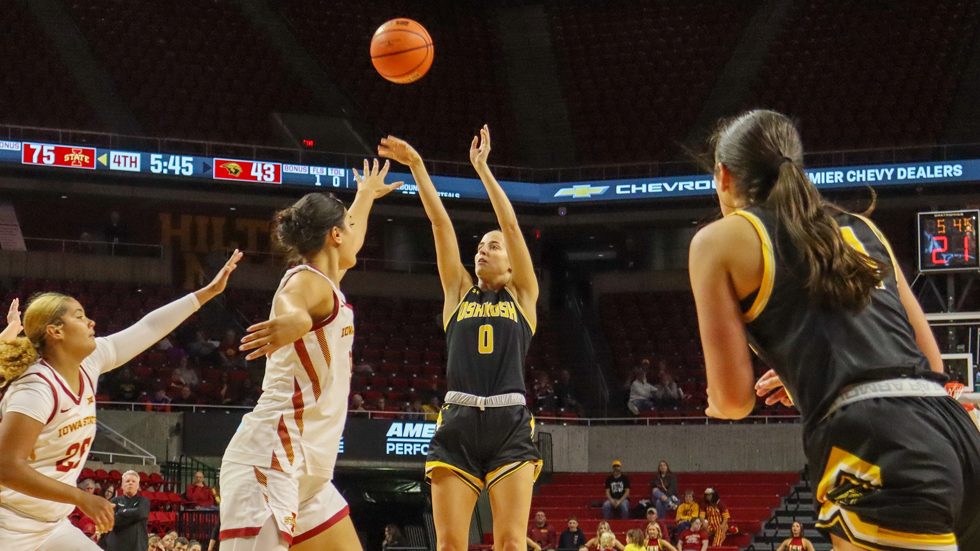 2025 Kate Huml Action Shot, shooting over an Iowa State defender