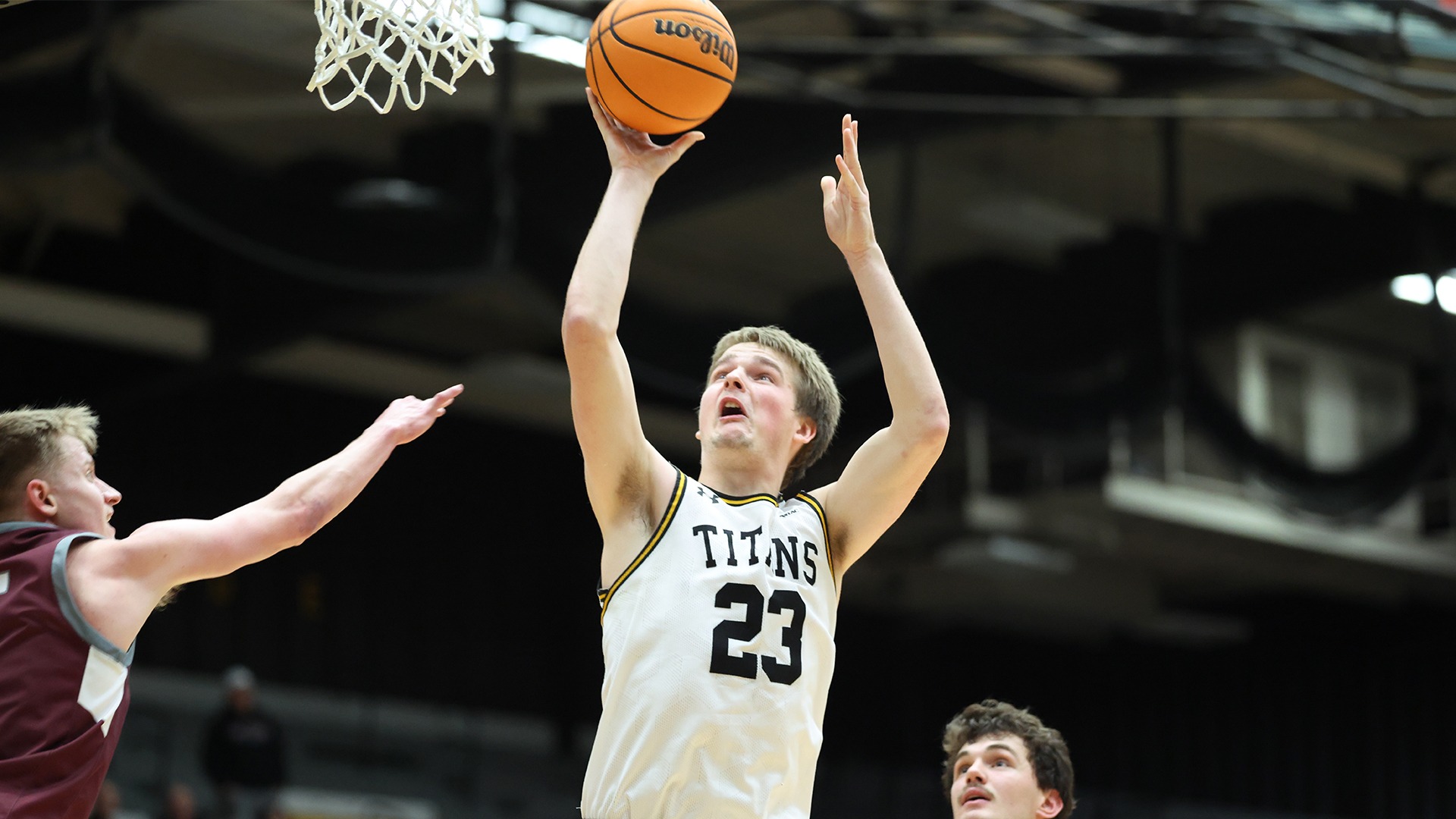 2026 Oskar Kangas Action Shot, going up for a layup against La Crosse